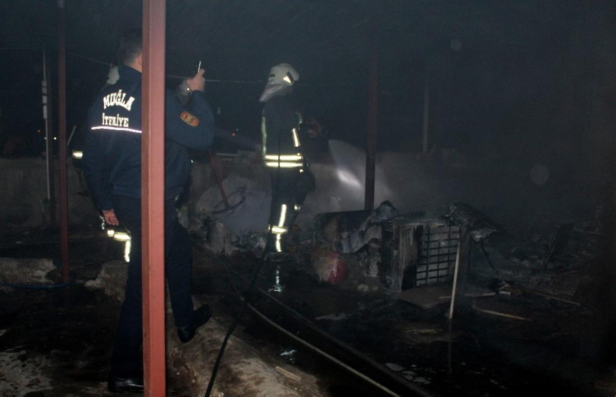 &Ccedil;atıda &ccedil;ıkan yangın paniğe neden oldu