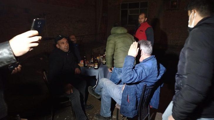 (Özel) Polis kaçak meyhaneye dönüştürülen mekânı müşteri kılığında bastı G1