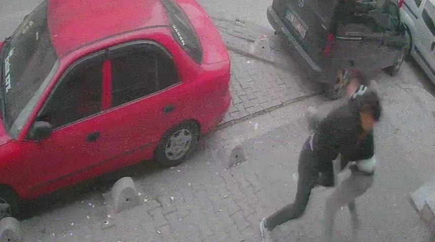 Esenyurt&rsquo;ta &ouml;len gencin bı&ccedil;aklanma anı kamerada