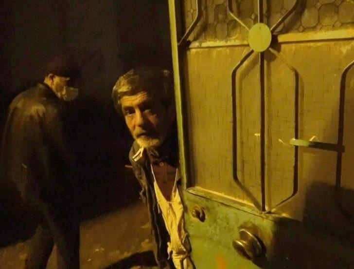 (Özel) Polis kaçak meyhaneye dönüştürülen mekânı müşteri kılığında bastı G3