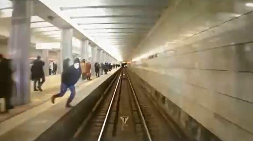 Rusya’da metro istasyonunda dehşet anları