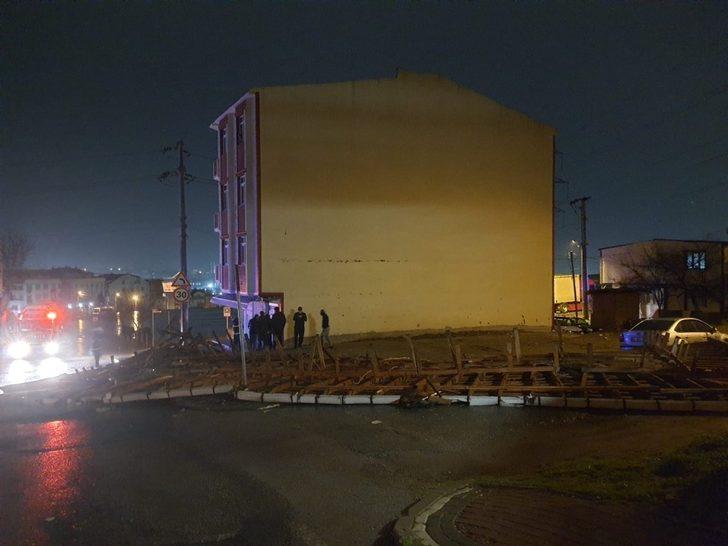 Şiddetli fırtına çatıyı yerinden söktü G2