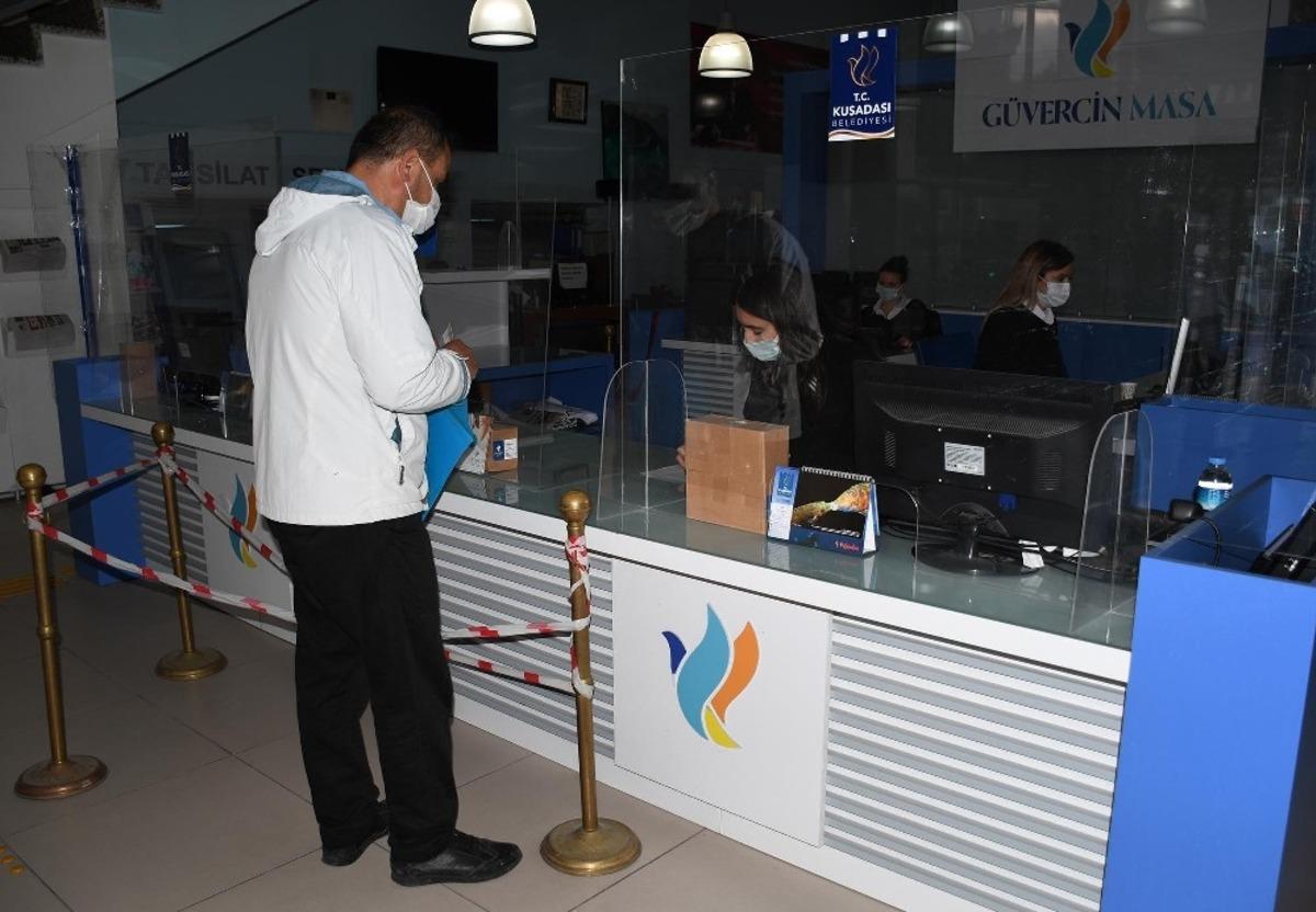 Kuşadası Belediyesi G&uuml;vercin Masaya bir yılda 122 bin başvuru yapıldı