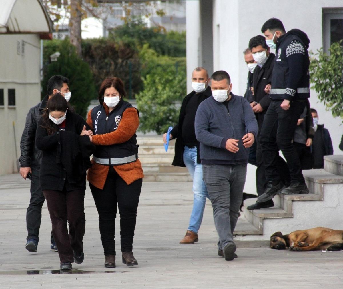 Babasının &ouml;ld&uuml;rd&uuml;ğ&uuml; kocasını evde 3 g&uuml;n sakladı