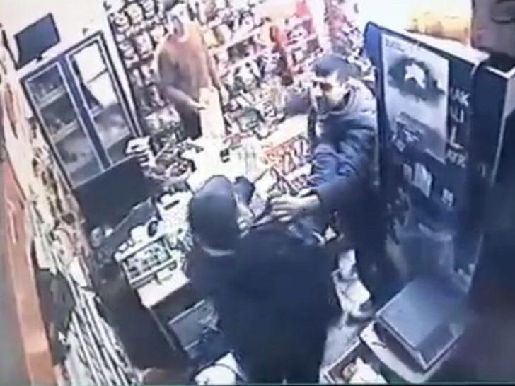 (Özel) Piknik tüpünün fiyatını beğenmeyen saldırganın marketçiyi darp ettiği anlar kamerada G3