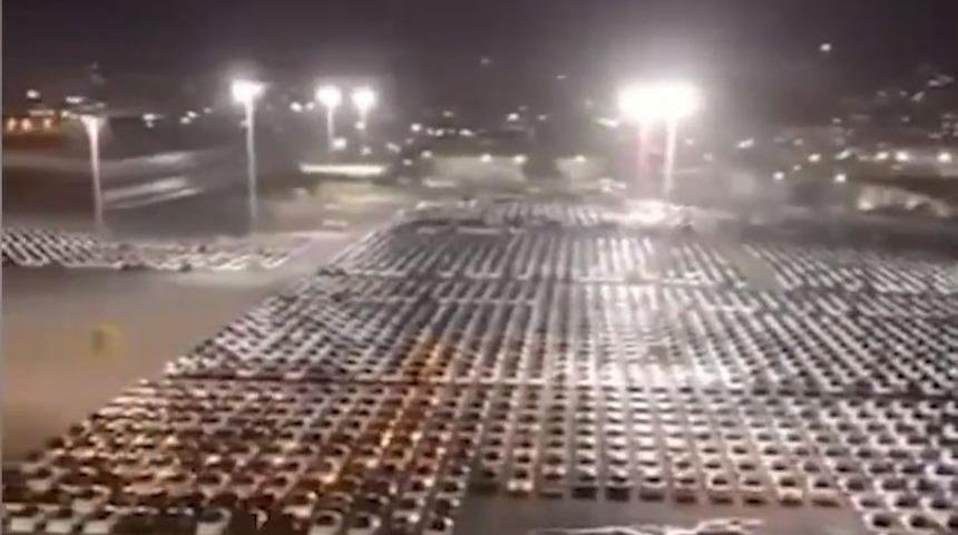 Tesla yüzlerce Model 3’ü aynı anda güncelledi