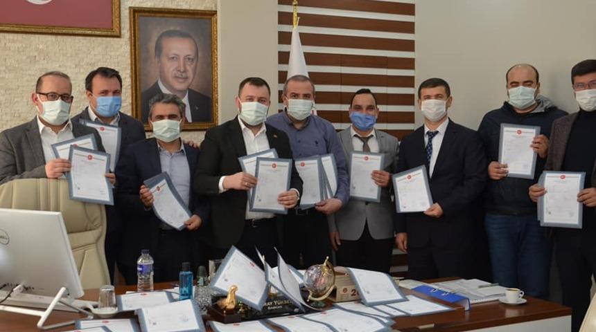 Başkan Y&uuml;ksel s&ouml;z&uuml;n&uuml; tuttu, vatandaşlar tapularına kavuştu