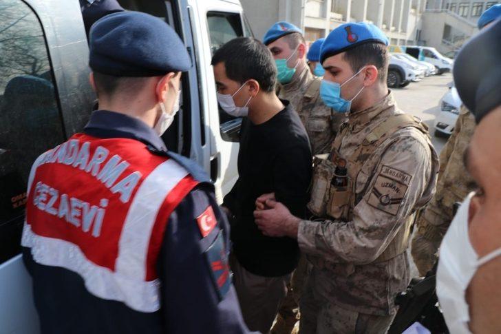 Yük gemisinin suya batık bölmesinde 60 milyon liralık uyuşturucuyla yakalandılar G2