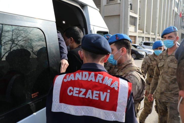 Yük gemisinin suya batık bölmesinde 60 milyon liralık uyuşturucuyla yakalandılar G4