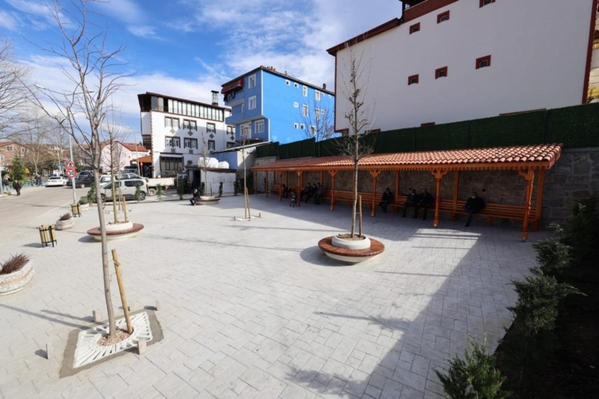 Bah&ccedil;ecik Semt Meydanı tamamlandı