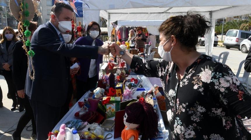 Sevgililer Günü hediyeleri üreteci kadınlardan