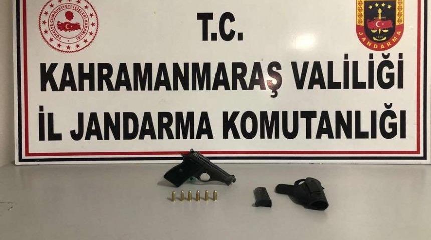 Jandarmanın trafik denetiminde ruhsatsız silah ele geçirildi