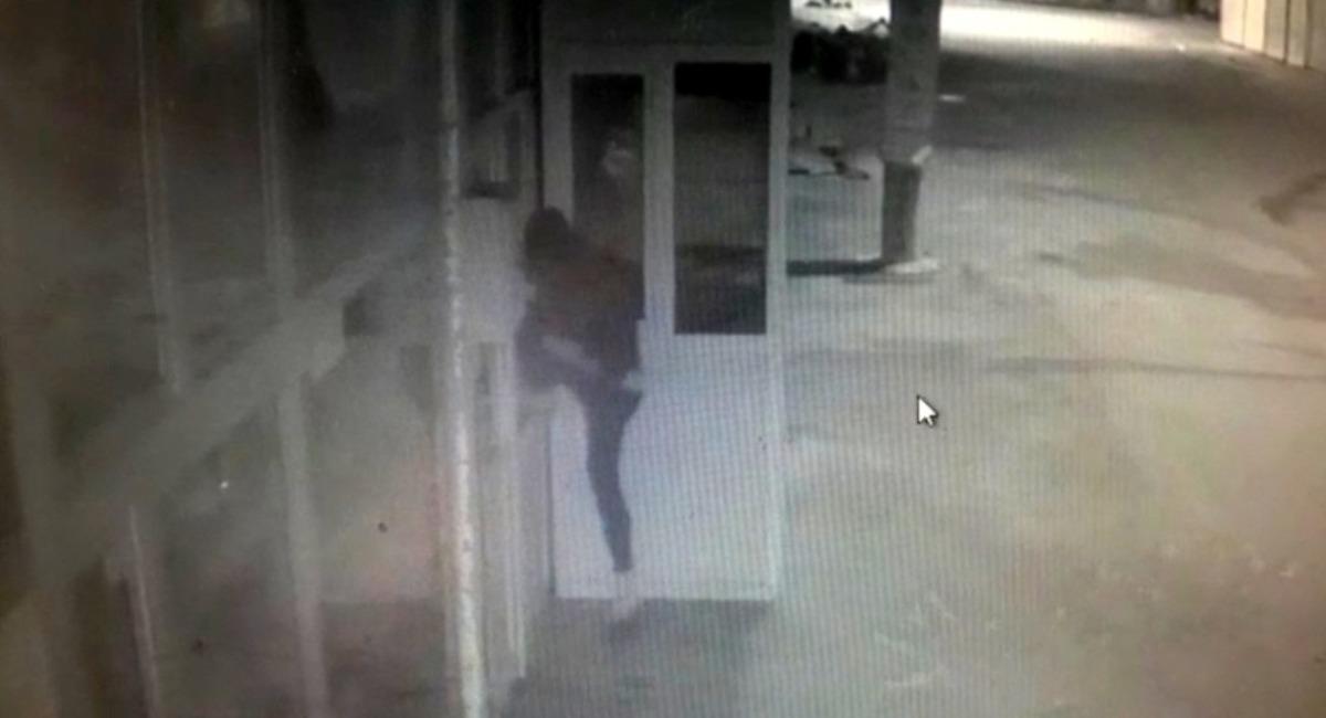 Osmaniye&rsquo;de 3 iş yerine giren hırsız kamerada