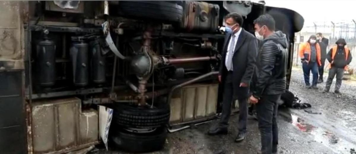 Manisa&rsquo;da iş&ccedil;i servisi alevlere teslim oldu: 7 yaralı