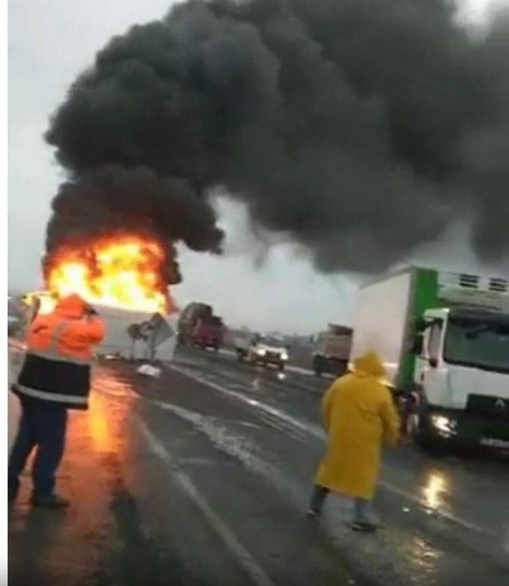 Manisa’da işçi servisi alevlere teslim oldu: 7 yaralı G4