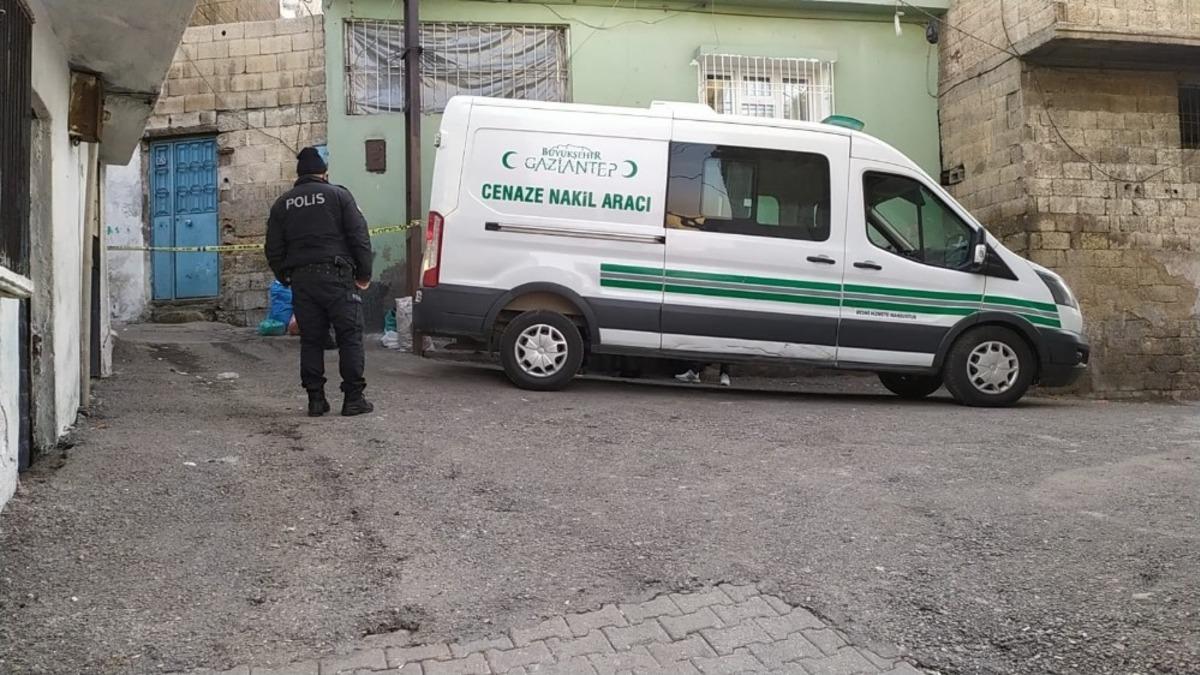 Gaziantep&rsquo;te silahlı kavgada oğul &ouml;ld&uuml; anne ağır yaralandı