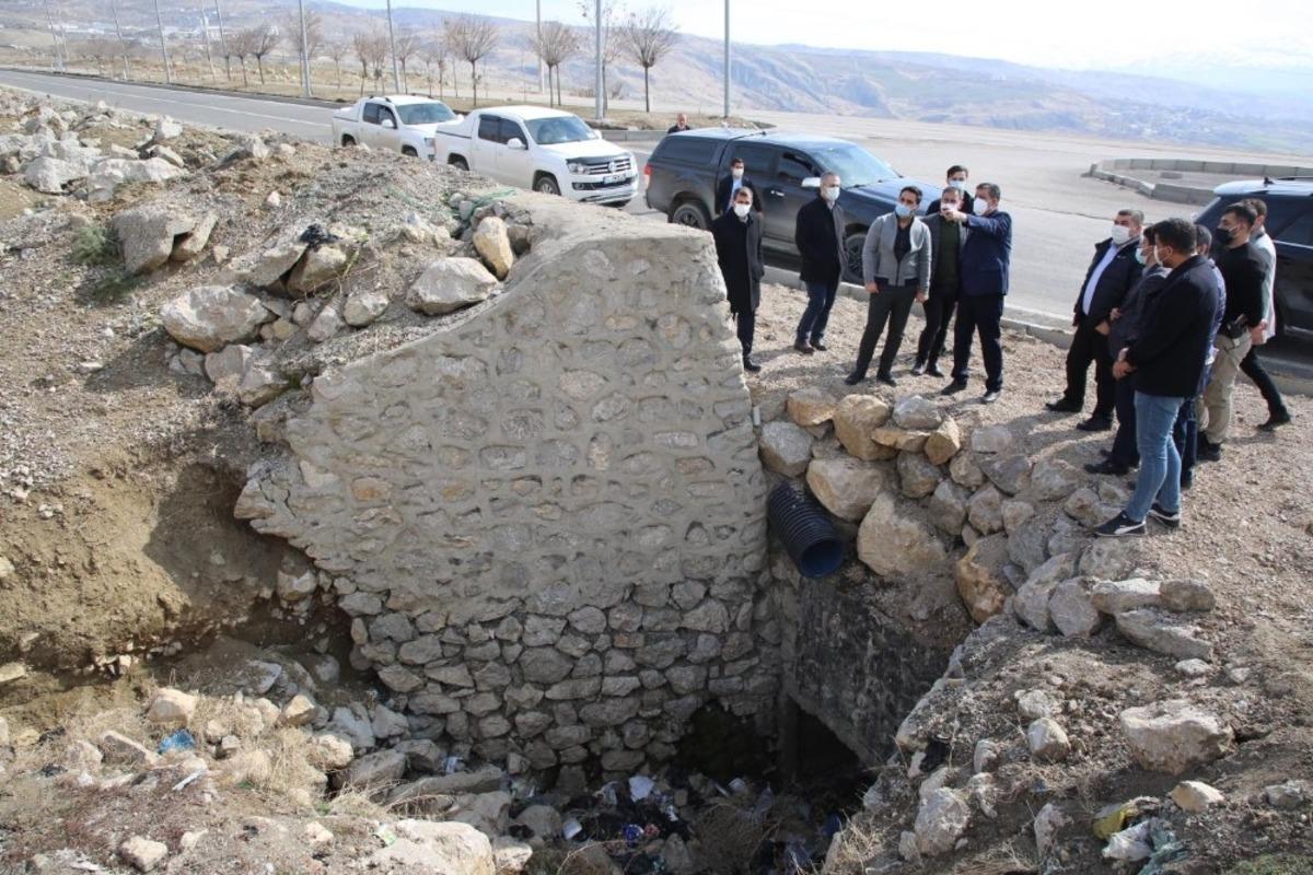 Şırnak Belediyesinden dere yatakları ve taşkın su yollarının ıslahı &ccedil;alışması