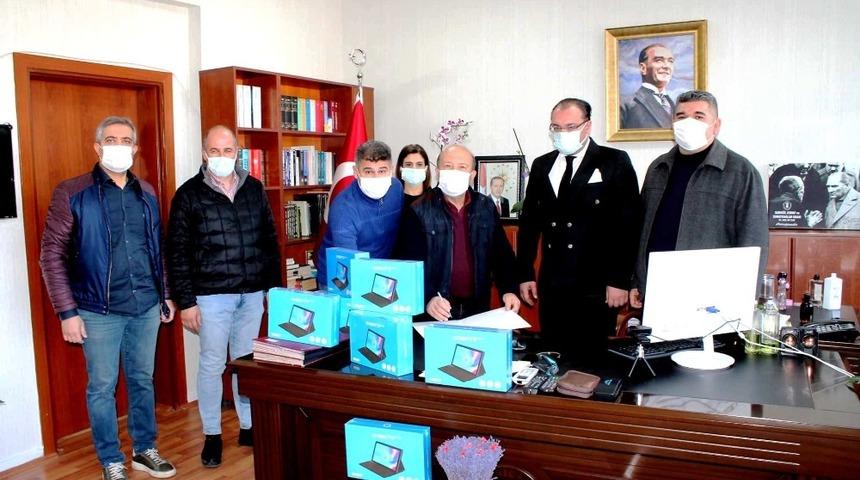 Sarıgöllü öğrencilere klavyeli tablet bilgisayar desteği