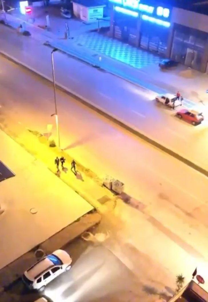 Öfkelerini park halindeki araçtan çıkardılar G5