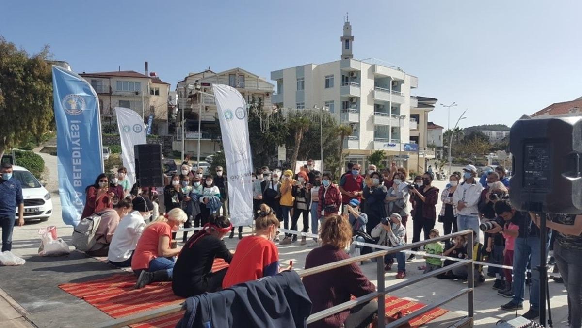 Dat&ccedil;alılar &rsquo;Badem &Ccedil;i&ccedil;eği Festivali&rsquo; kapsamında birbirleri ile yarıştı