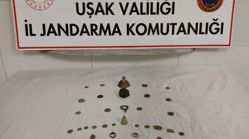 Uşak&rsquo;ta Roma d&ouml;nemine ait 22 adet sikke ve 9 adet obje ele ge&ccedil;irildi.