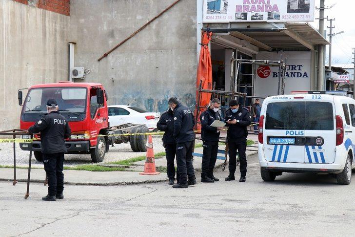 Sanayi sitesinde silahlı kavga: 1 yaralı G4