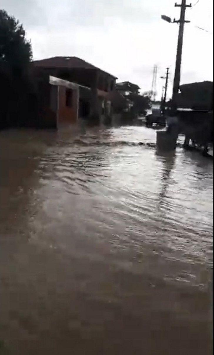 Soma’da şiddetli yağış nedeniyle evleri su bastı G4