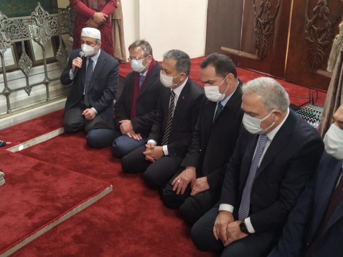 Sultan 2. Abd&uuml;lhamit Han vefatının 103. yılında kabri başında anıldı