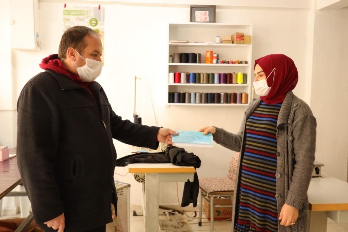 6 bin esnafa 41 Kart teslim edildi