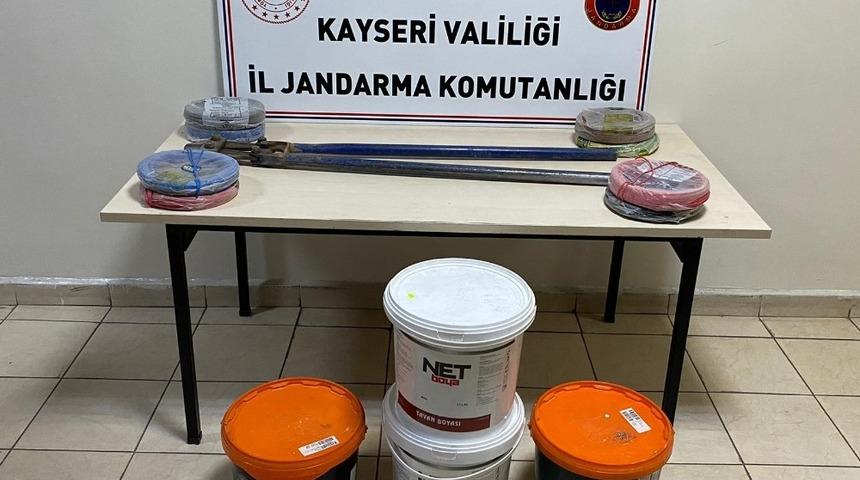 Jandarma, 4 ilçeden hırsızlık yapan 5 kişiyi yakaladı