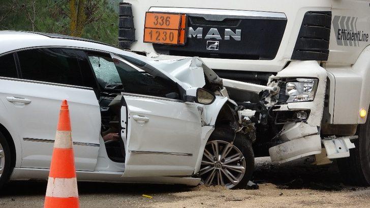 Otomobil ile tanker çarpıştı: 1 ölü G1