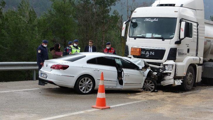 Otomobil ile tanker çarpıştı: 1 ölü G3