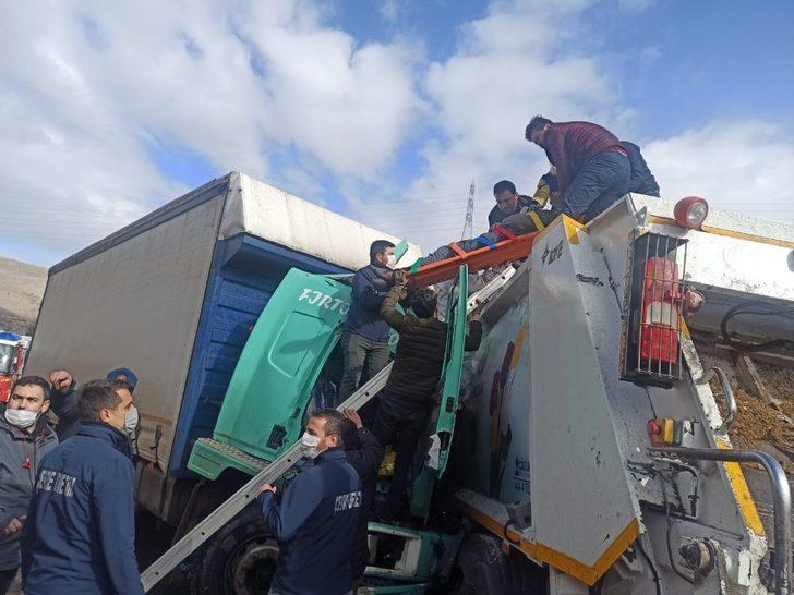 Başkent’te tır ile çöp kamyonu çarpıştı: 6 yaralı G2