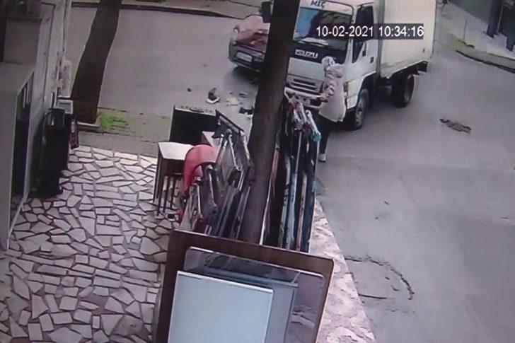 İki aracın altında kalmaktan son anda kurtuldu G2