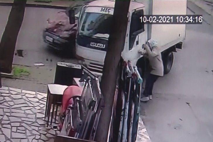 İki aracın altında kalmaktan son anda kurtuldu G3