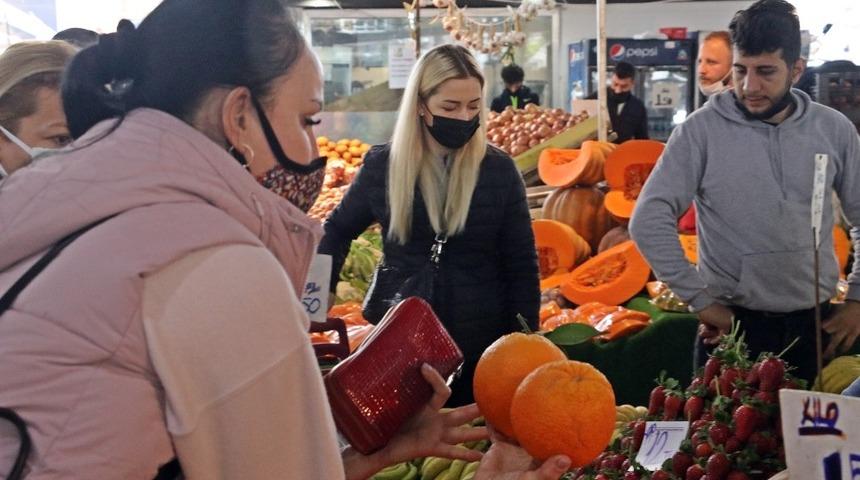 Aşırı sıcaklar Antalya’nın dünyaca ünlü portakalını üç kat büyüttü