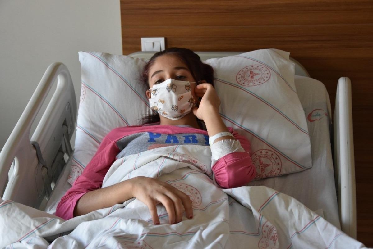 Karaciğerinden 20 santimetre &ccedil;apında kist alındı