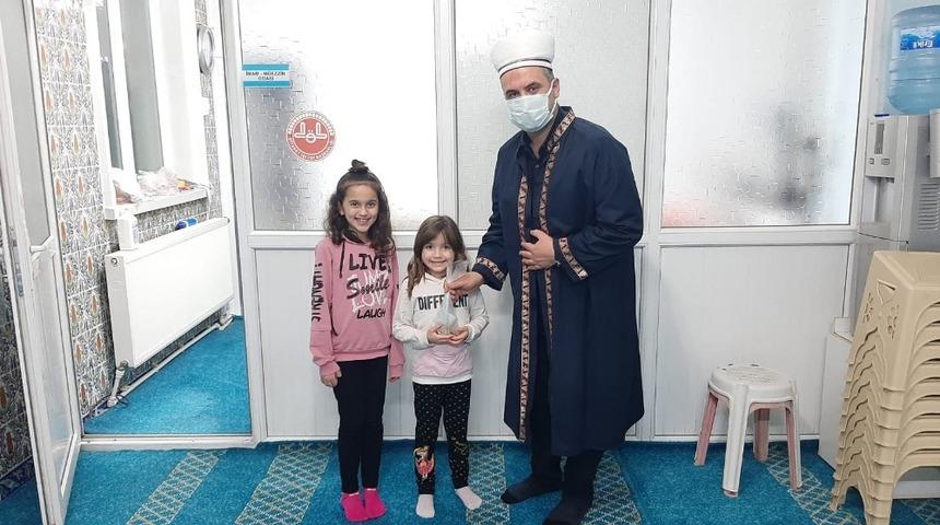 Kendileri k&uuml;&ccedil;&uuml;k, g&ouml;n&uuml;lleri b&uuml;y&uuml;k