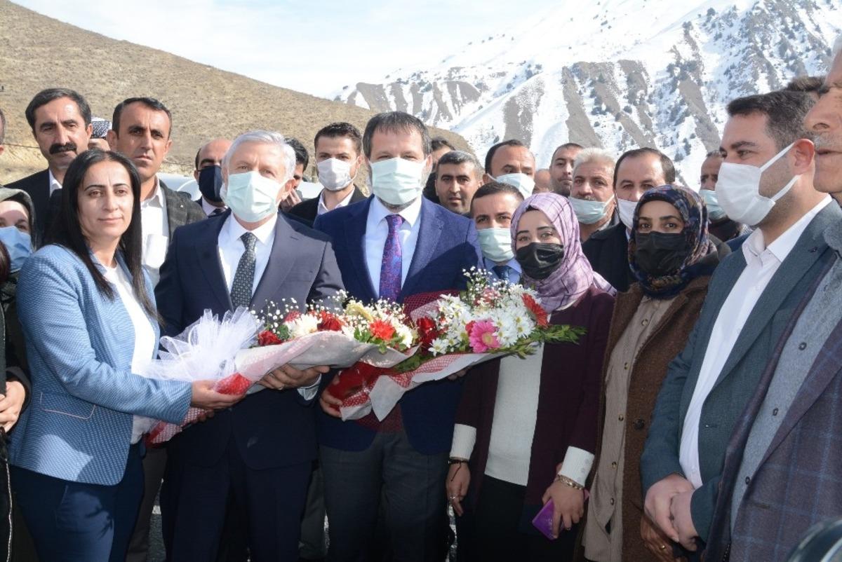 AK Parti Hakkari İl Başkanı &Ouml;zbek&rsquo;e coşkulu karşılama