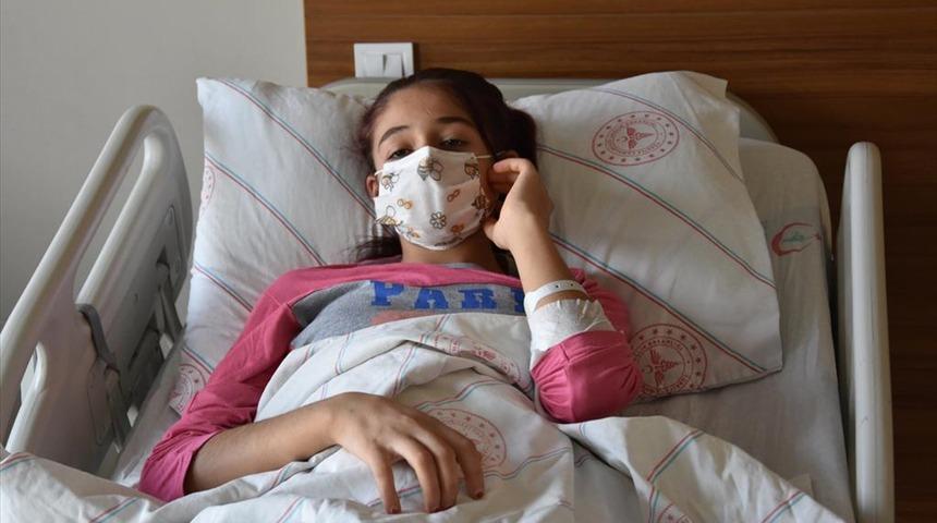 Ameliyat 2 saat sürdü! 14 yaşındaki kızın karaciğerinden 20 santim kitle çıkarıldı
