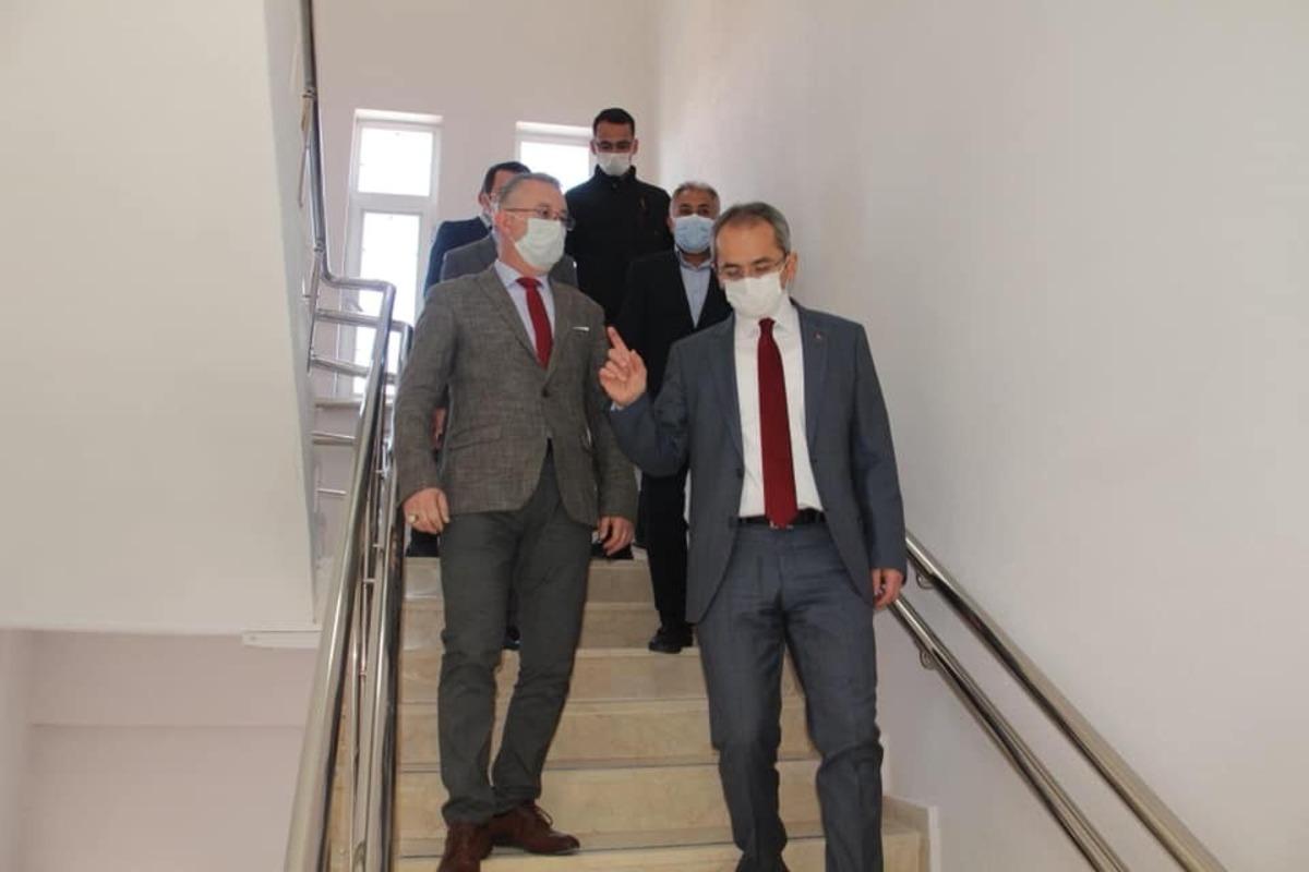 Kaymakam Pişkin, Atat&uuml;rk İlkokulu&rsquo;nu inceledi