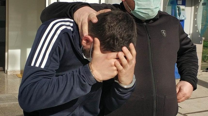 Uyuşturucuyu atıp kaçarken yakalandı