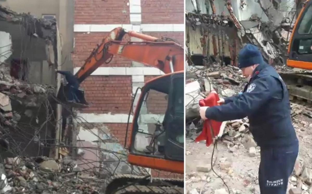 Yıkımda Atat&uuml;rk posteri seferberliği