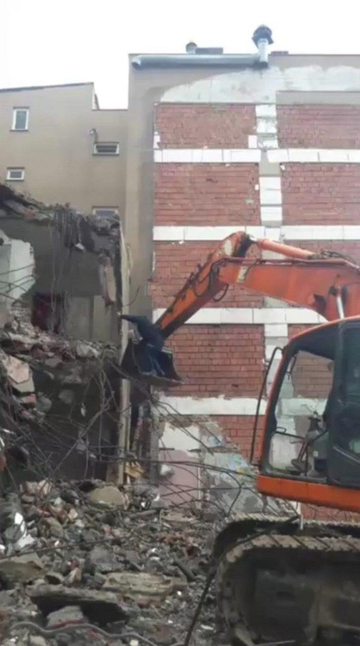 Yıkımda Atatürk posteri seferberliği G3