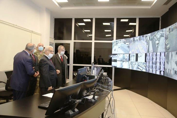 Vali Doruk, Sarp Sınır Kapısında incelemelerde bulundu G1