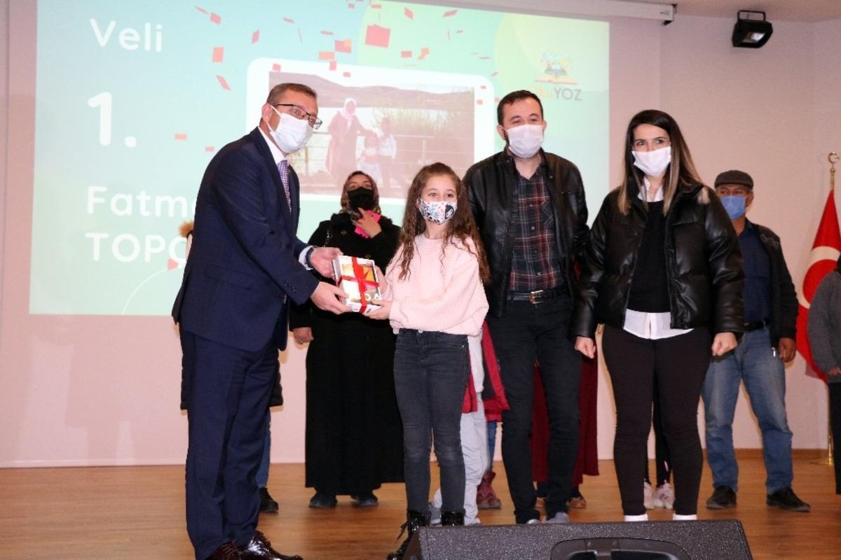 Pandemide kitap okuyup &ouml;d&uuml;l&uuml; hak ettiler