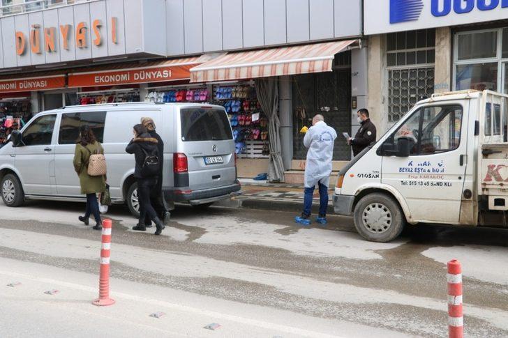 Sokak ortasında babasının bıçakladığı kızı jandarma kurtardı G2