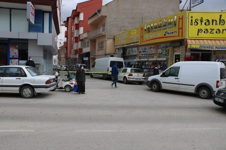 Sokak ortasında babasının bıçakladığı kızı jandarma kurtardı G3