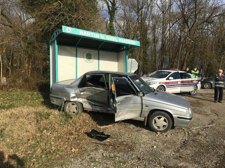 Bartın’da iki otomobil çarpıştı: 1 yaralı G1