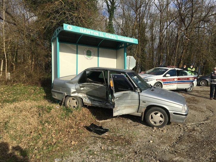 Bartın’da iki otomobil çarpıştı: 1 yaralı G5